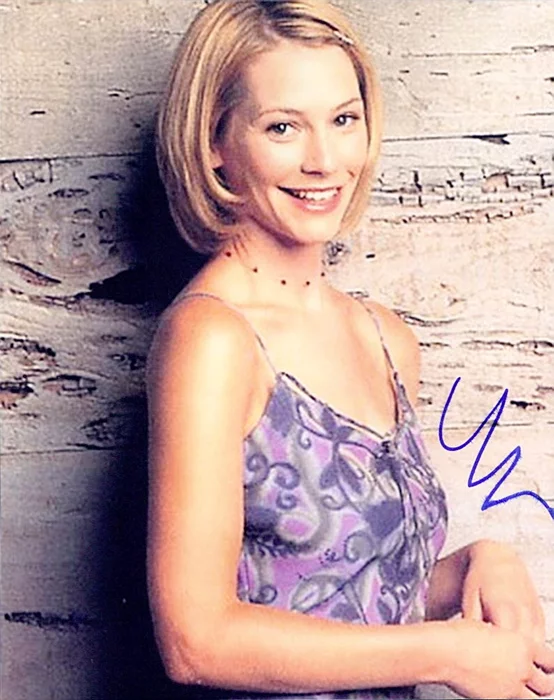 Meredith Monroe autograph