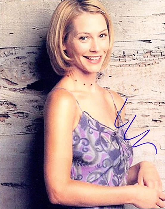 Meredith Monroe autograph