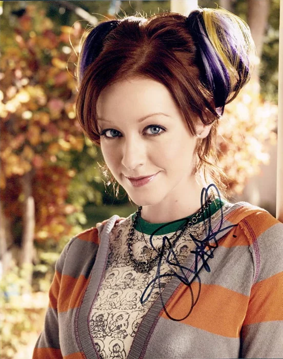 Lindy Booth autograph