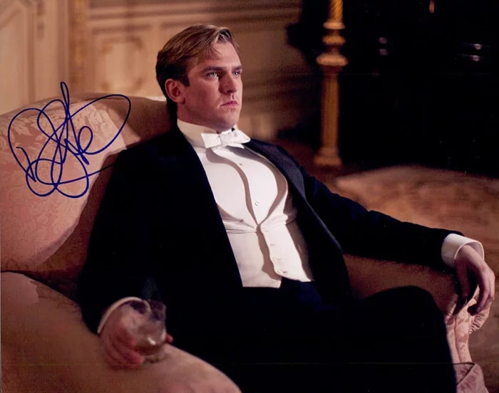 Dan Stevens autograph