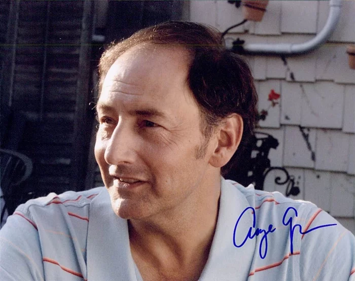 Arye Gross autograph