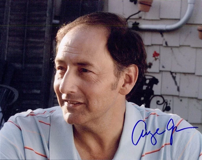 Arye Gross autograph