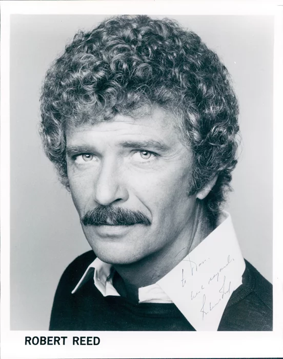 Robert Reed autograph