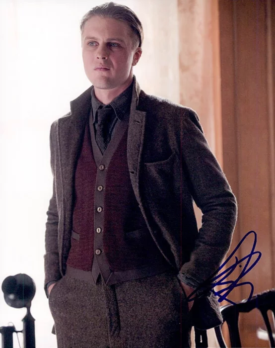 Michael Pitt autograph