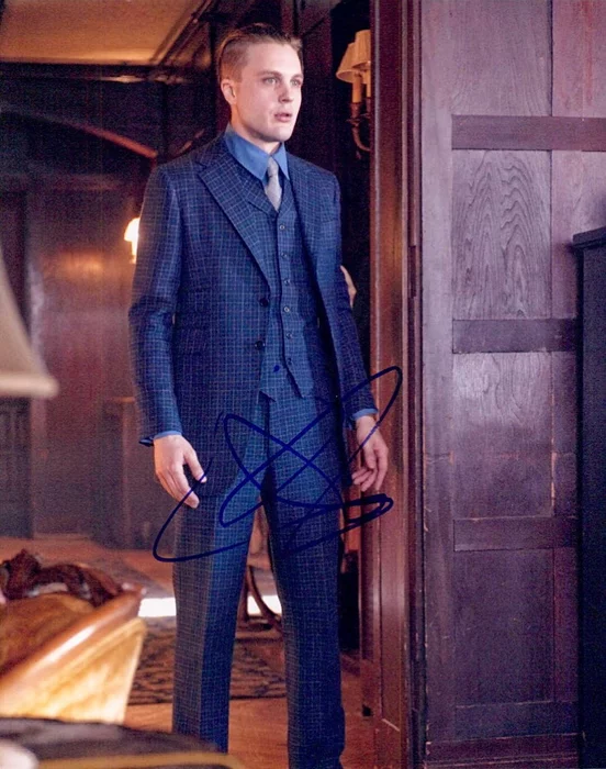 Michael Pitt autograph