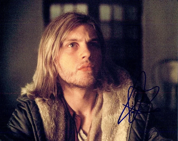 Michael Pitt autograph