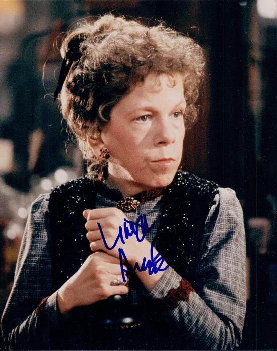 Linda Hunt autograph