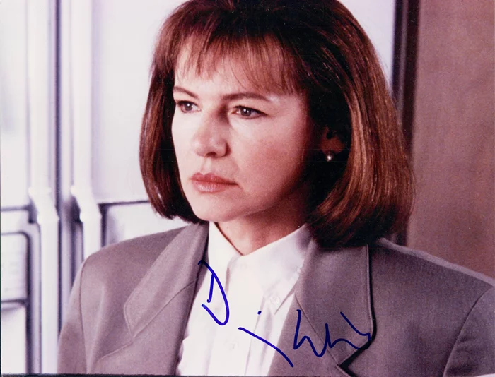 Dianne Wiest autograph