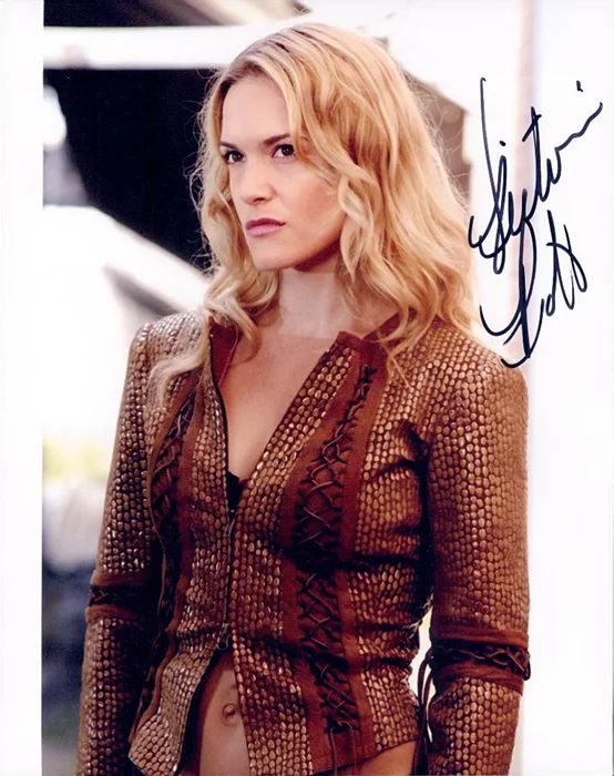 Victoria Pratt autograph
