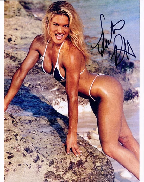 Victoria Pratt autograph