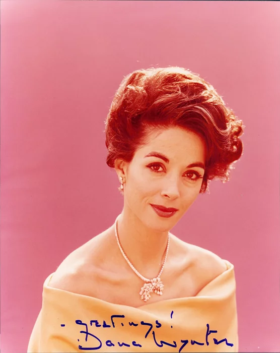 Dana Wynter autograph
