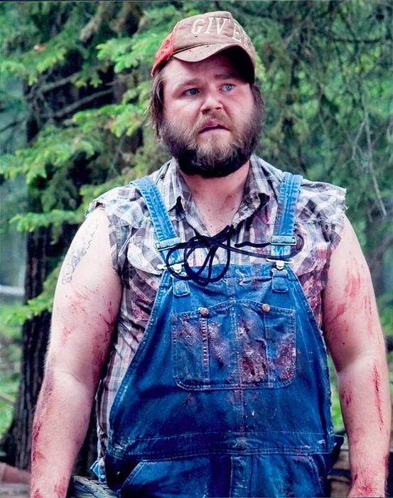 Tyler Labine autograph