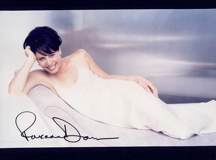 Roxann Dawson autograph