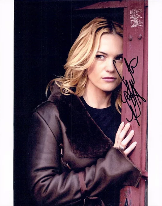 Victoria Pratt autograph