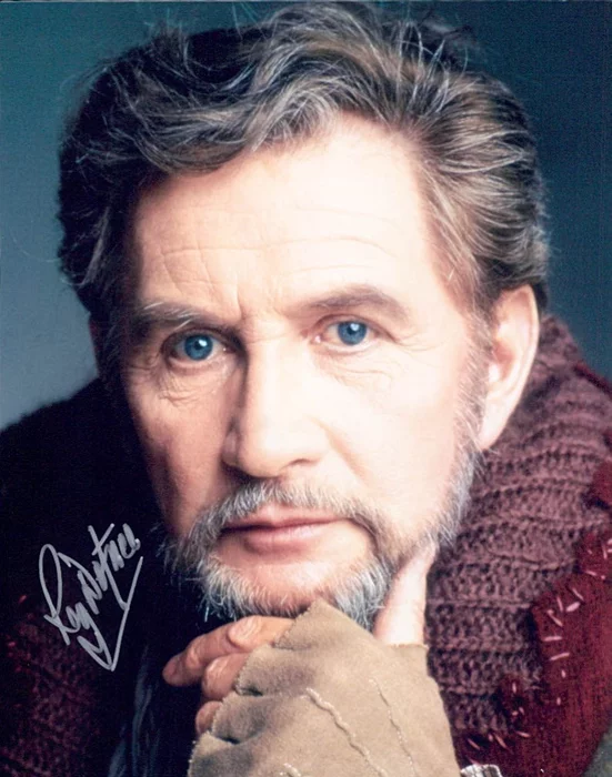 Roy Dotrice autograph