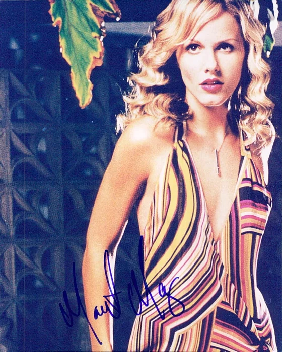 Monet Mazur autograph