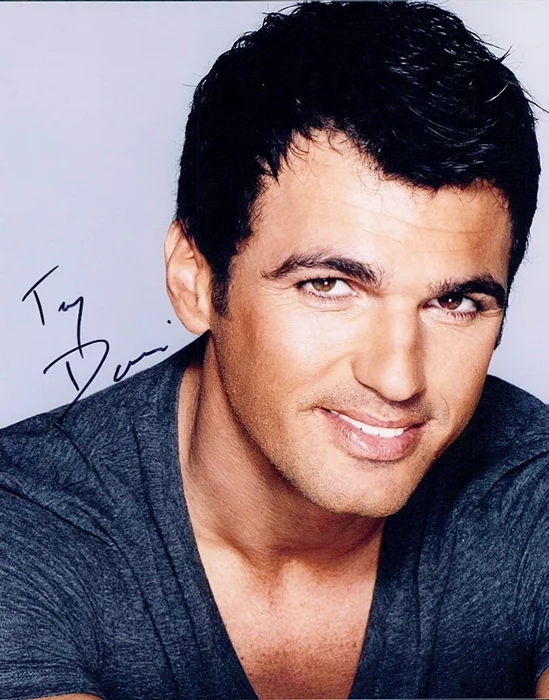 Tony Dovolani autograph