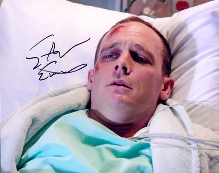 Ethan Embry autograph