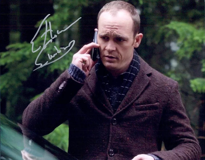 Ethan Embry autograph