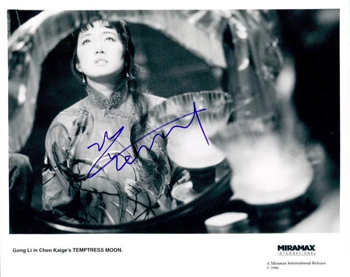 Gong Li autograph