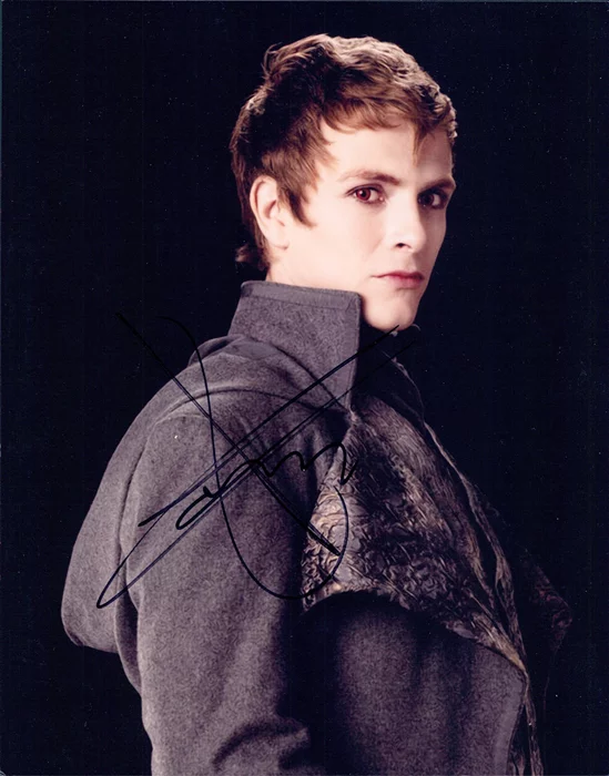 Charlie Bewley autograph