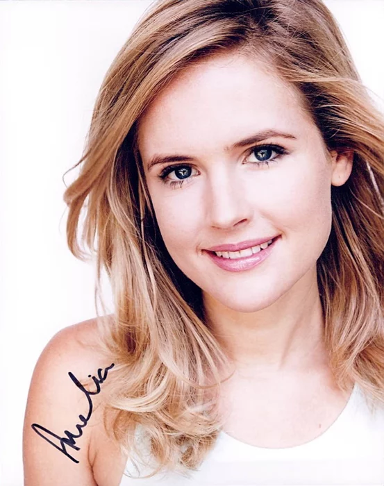 Amelia  Jackson-Gray autograph