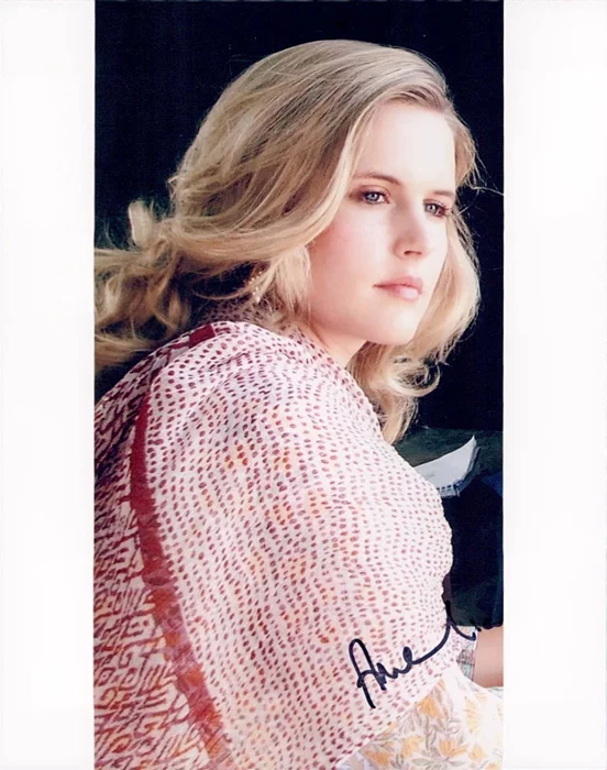Amelia  Jackson-Gray autograph
