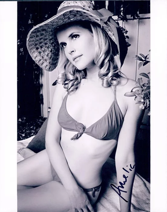 Amelia  Jackson-Gray autograph