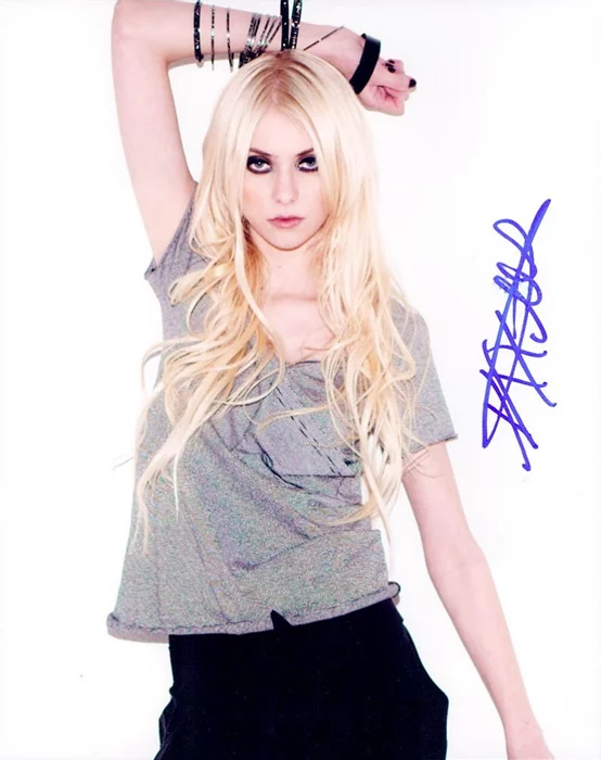 Taylor Momsen autograph