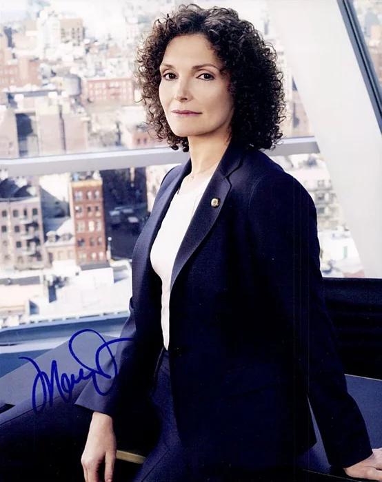 Mary Elizabeth Mastrantonio autograph