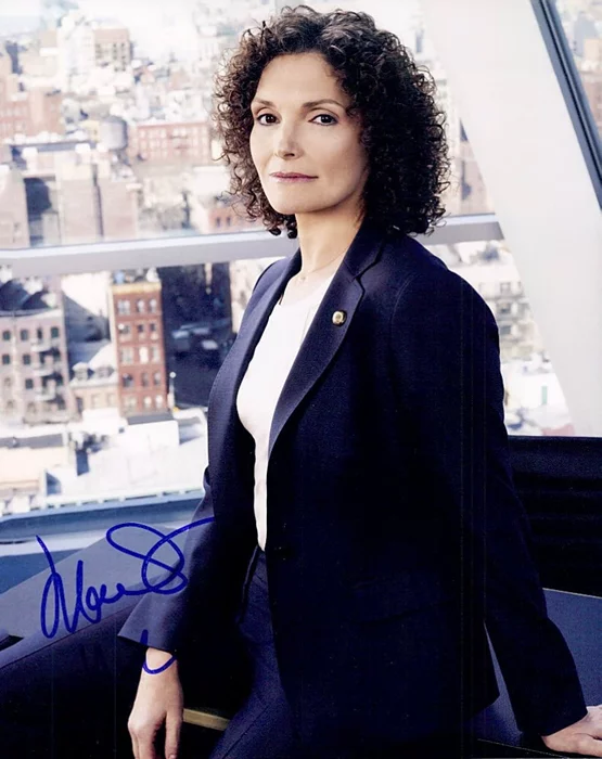Mary Elizabeth Mastrantonio autograph