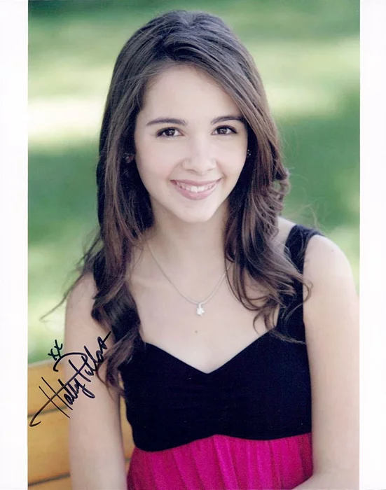 Haley Pullos autograph