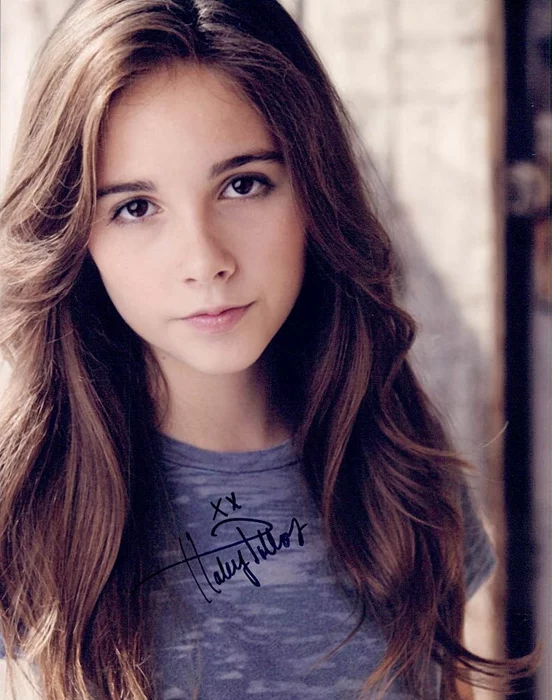 Haley Pullos autograph