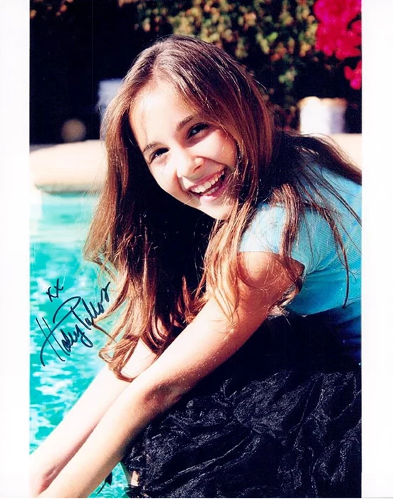 Haley Pullos autograph