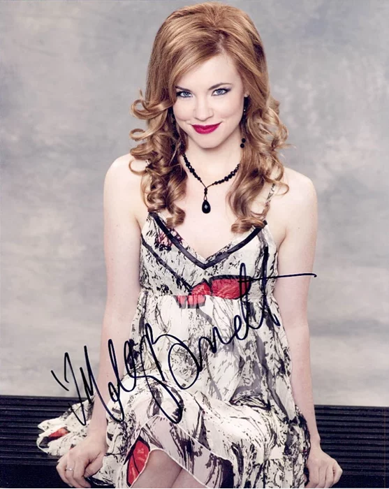 Molly Burnett autograph