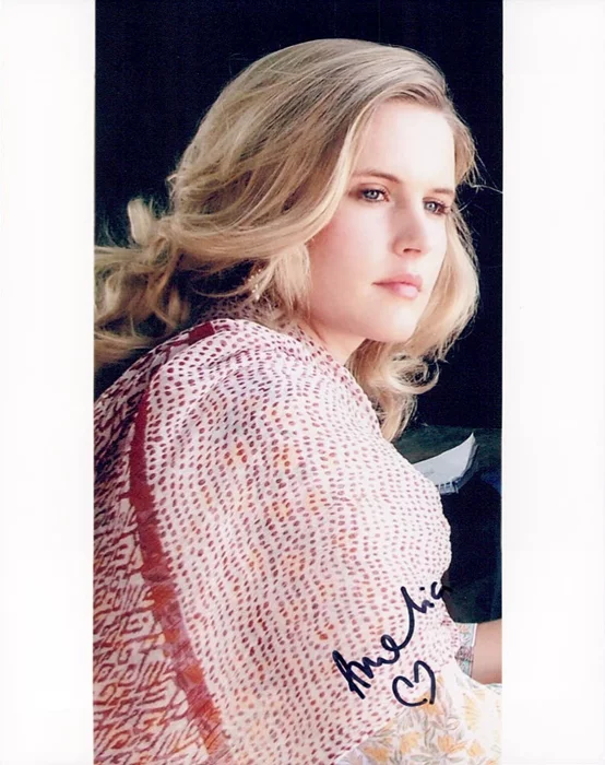 Amelia  Jackson-Gray autograph