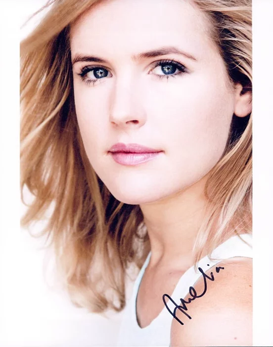 Amelia  Jackson-Gray autograph