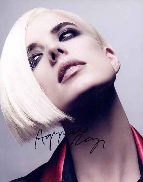 Agyness Deyn autograph