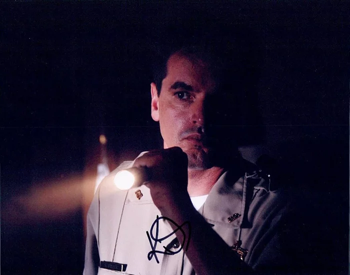 Kevin Downes autograph