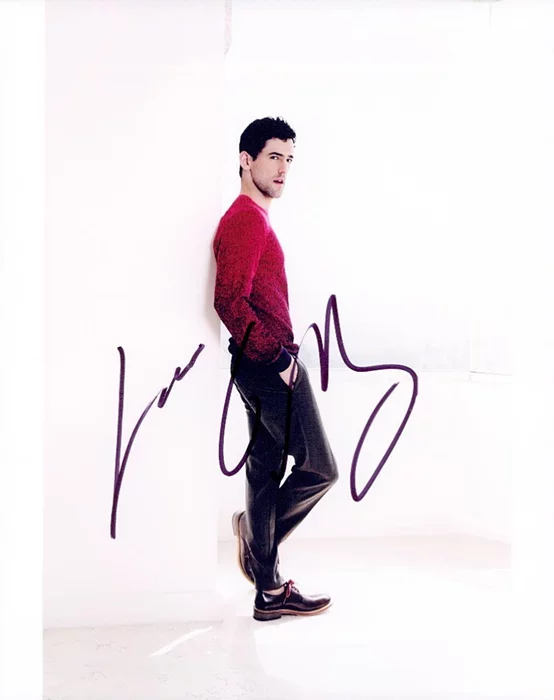 Luis Gerardo Mendez autograph