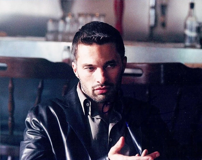 Olivier Martinez autograph
