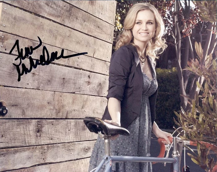 Fiona Gubelmann autograph