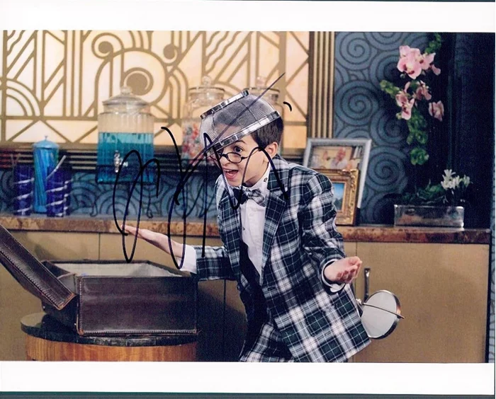 Josie Totah autograph