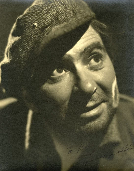 Robert Newton autograph