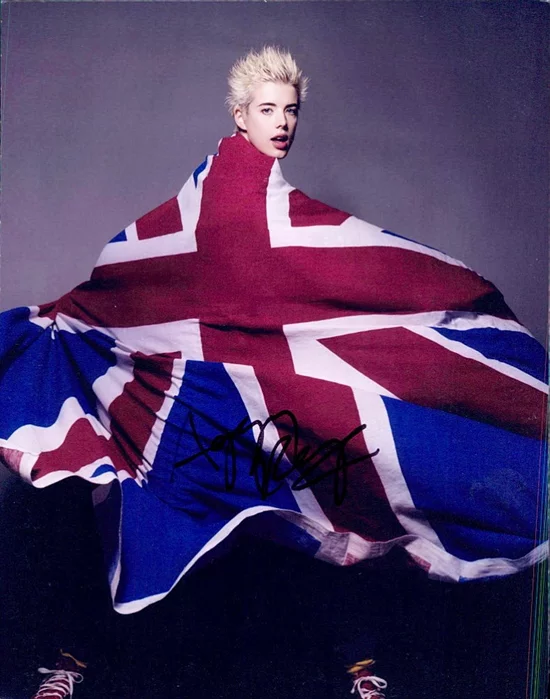 Agyness Deyn autograph