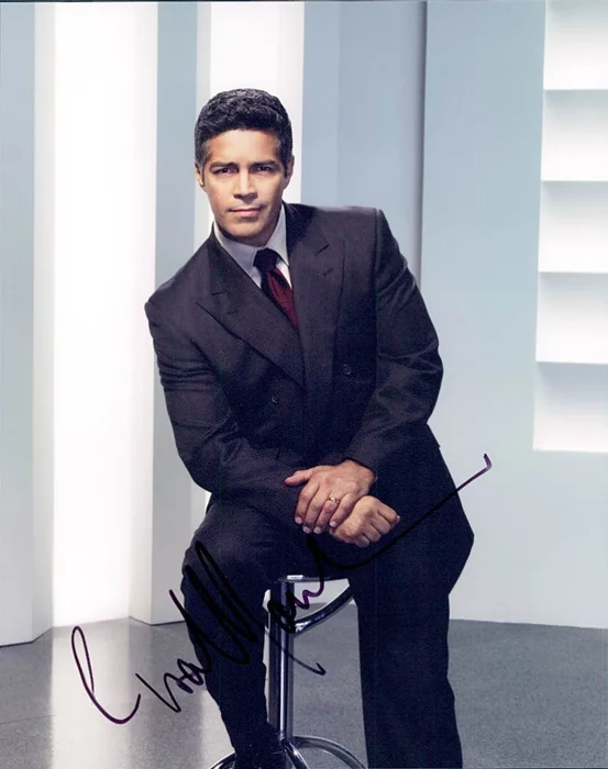 Esai Morales autograph