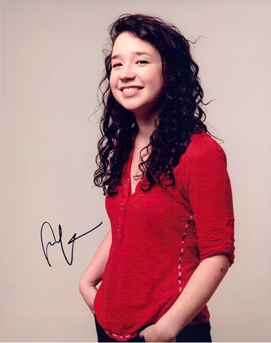 Sarah Steele autograph