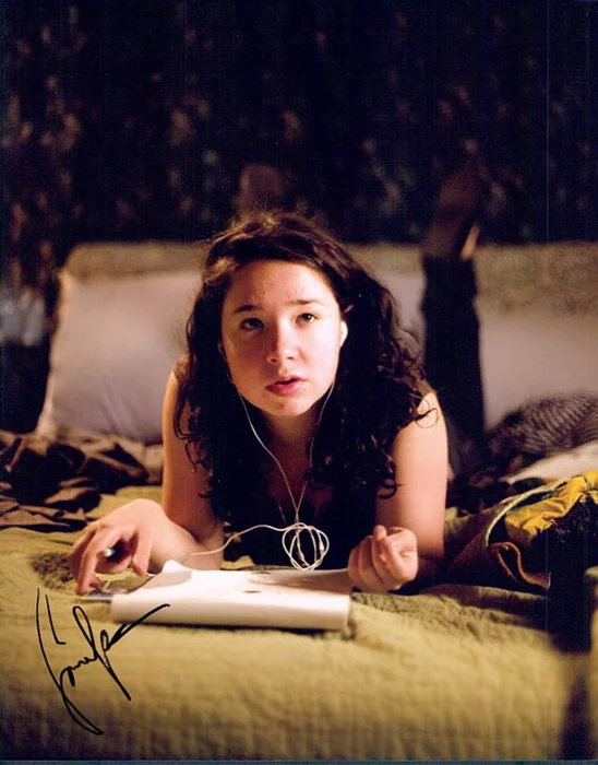 Sarah Steele autograph