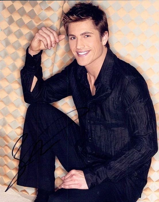 Eric Winter autograph