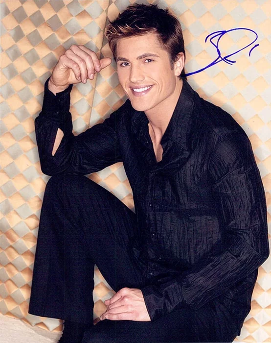 Eric Winter autograph